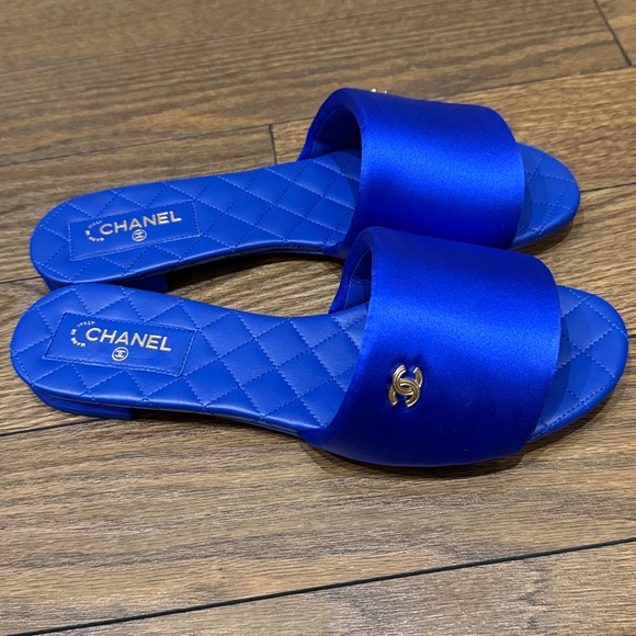 CHANEL Royal Blue Slide Sandals. Silk. Size 41. Never worn brand new. - Picture 4 of 6